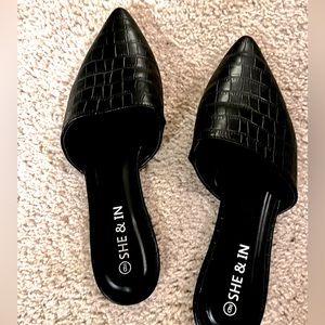 Black snake mule- flats